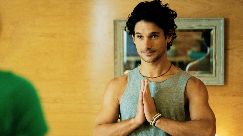 Justine escapa del baño en El Profesor de Yoga