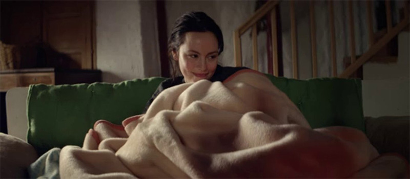 Nina busca a su hermana en Caníbal 2013