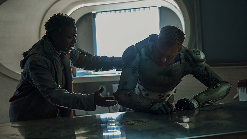 Murderbot y Mensah atrapados en el planeta