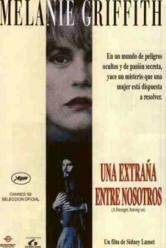 Ficha Una Extraña entre Nosotros