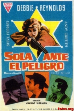 Poster Sola Ante El Peligro