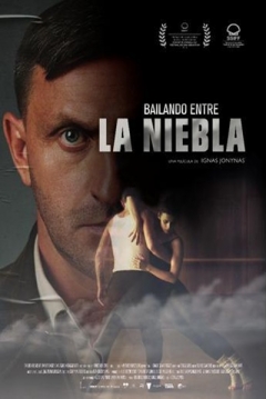 Poster Bailando entre la Niebla
