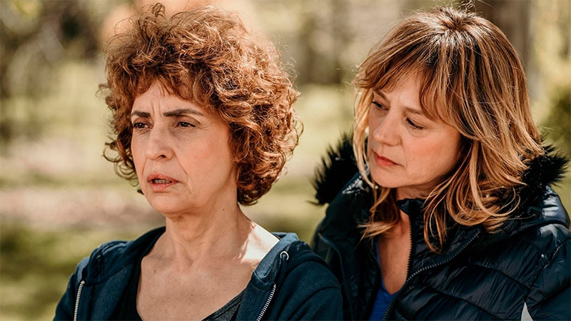 Julia, Elsa y Amelia paseando