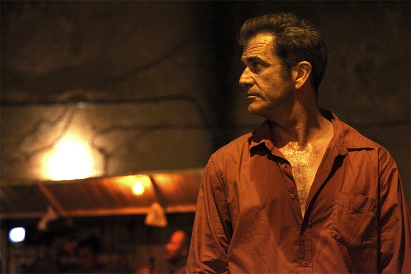 Mel Gibson armado en Vacaciones en el Infierno