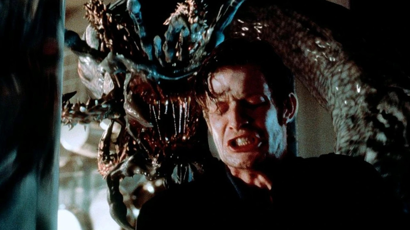 En defensa de “Deep Rising”:  el monstruo marino noventero