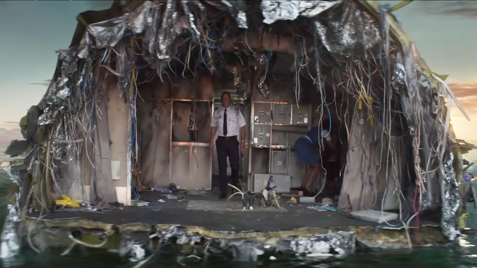 “Deep Water” muestra un primer clip con un ataque de tiburón en plena tensión