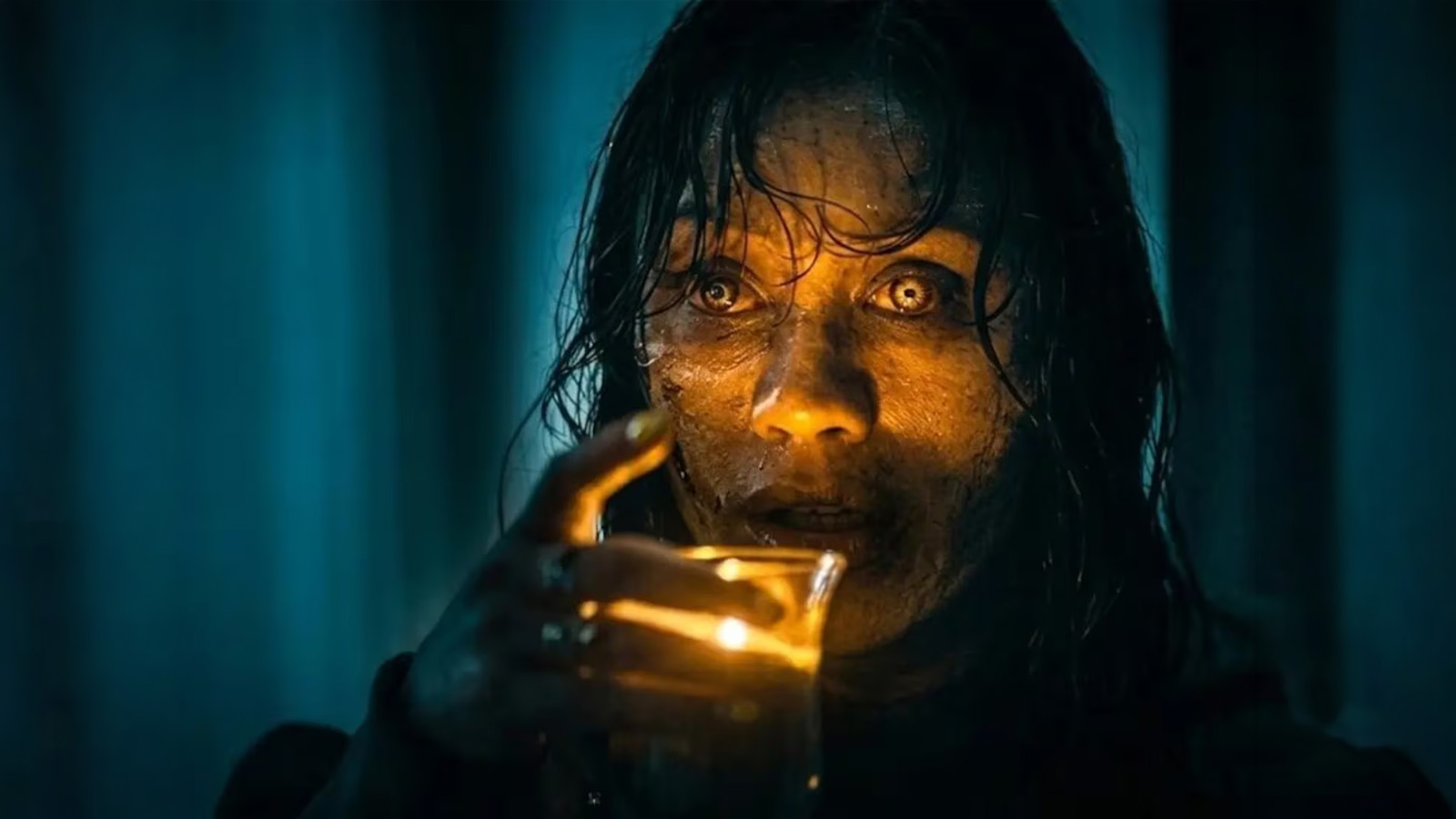 El tráiler doblado al español de “Posesión Infernal: En llamas” ya está disponible