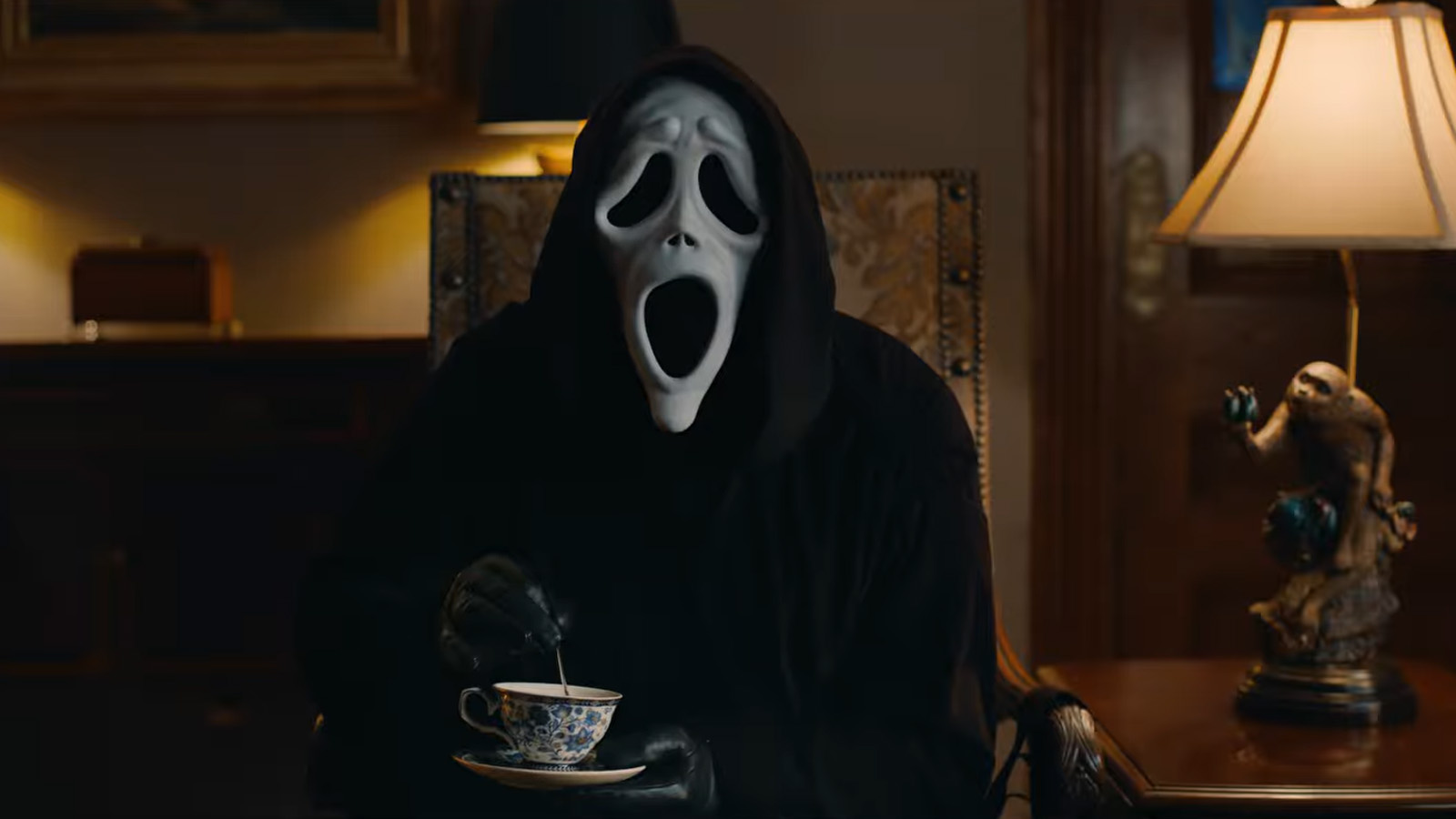 “Scary Movie” lanza su tráiler final burlándose de “Déjame salir” antes de su estreno