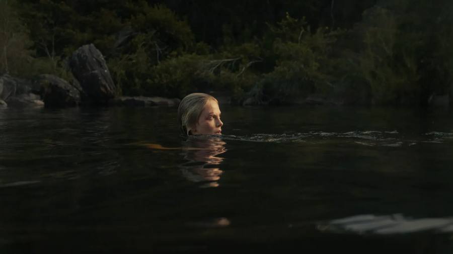 “Apex”: Primer vistazo a Charlize Theron en el nuevo thriller de supervivencia de Netflix