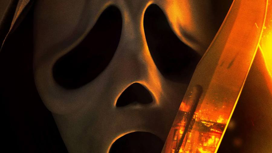 “Scream 7” empieza a promocionarse en cines con un standee de Ghostface