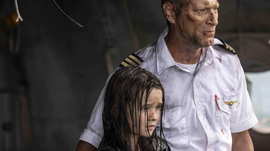 “Deep Water”: Renny Harlin vuelve a los tiburones con un aterrizaje forzoso en aguas infestadas